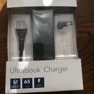 Insignia™ Universal 65W Laptop Charger